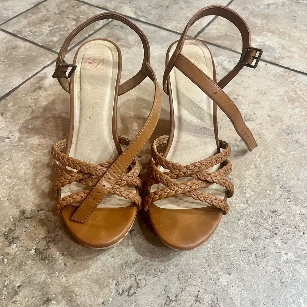 Heart in D brown braided cork wedges. Size 8.5